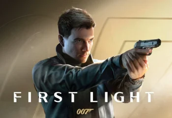 Un pistolet avec silencieux posé sur une table de poker éclairée par une seule lampe tamisée.
